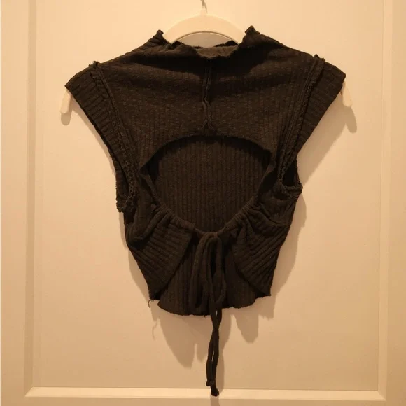 Black urban outfitters open back crop top - Picture 2 of 3